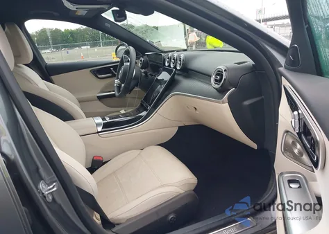 2025 Mercedes-Benz C 300 z USA, uszkodzony, nr VIN W1KAF4HB1SR252859